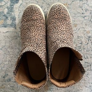 Platform/wedged leopard sneakers. Size 9